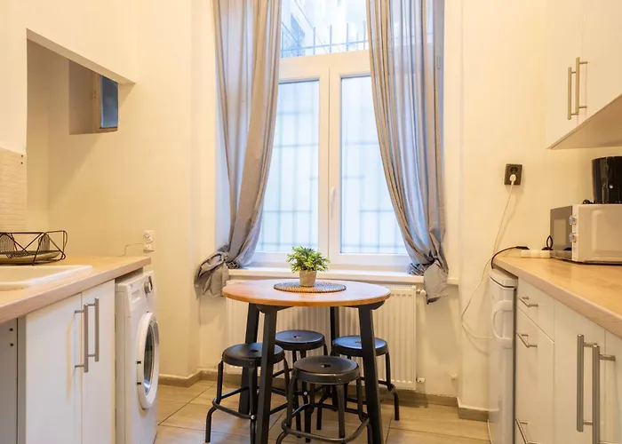 Lovely Apartment In Party Street Ka10